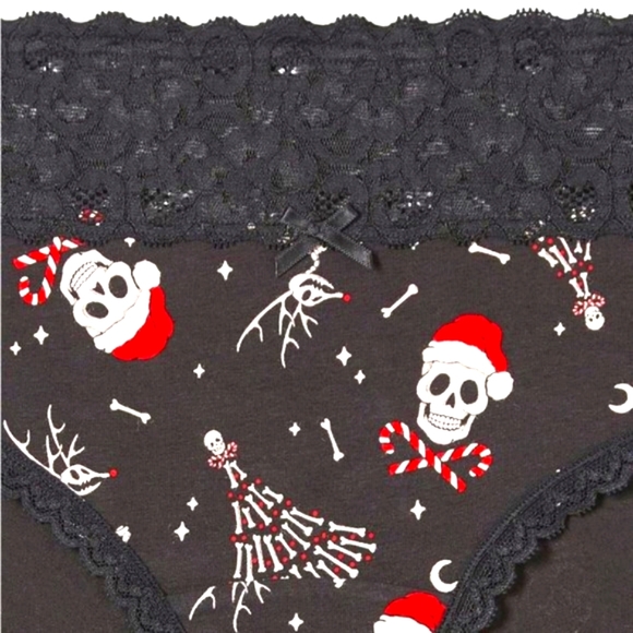 ❤️NWT VINTAGE TORRID PANTY - BONES SKULL SANTA HAT CHRISTMAS - HIPSTER PLUS SIZE - Picture 2 of 9